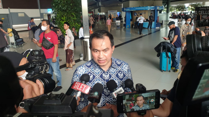 Tiba di Bandara Soetta, Ridwan Kamil dan Keluarga Langsung Bertolak ke Bandung