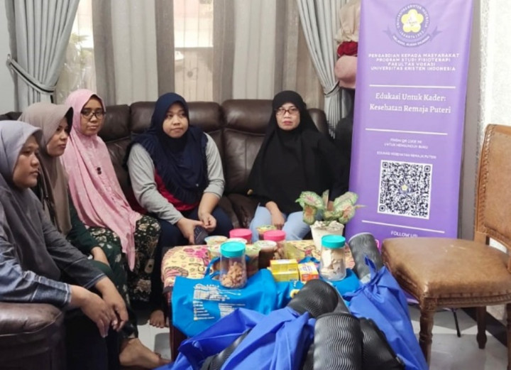 Prodi Fisioterapi UKI Berbagi Edukasi Kesehatan Remaja
