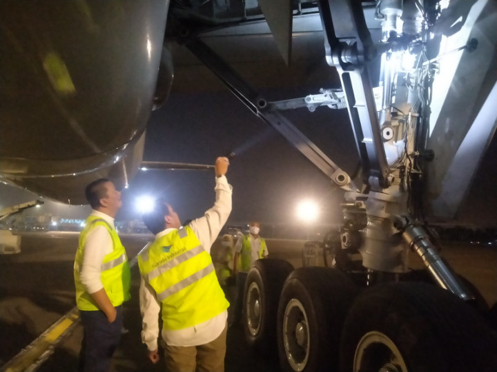 Garuda Indonesia Terbangkan 393 Jemaah Perdana dari Bandara Soetta