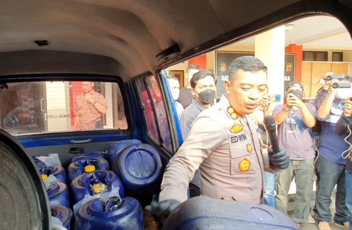 Kurangi Takaran Minyak Goreng, Pedagang di Majalengka Ditangkap