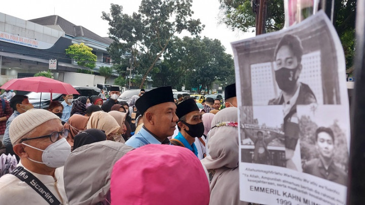 Warga Terus Berdatangan ke Rumah Dinas Ridwan Kamil untuk Melayat