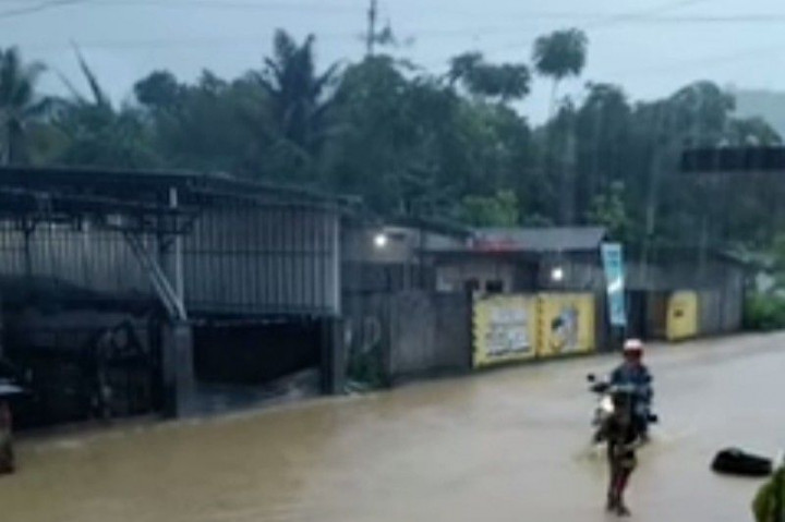 Mamuju Terendam Banjir usai Diguyur Hujan 4 Jam