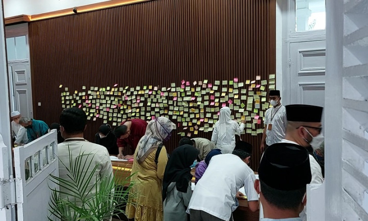 Doa untuk Eril Memenuhi Dinding Gedung Pakuan