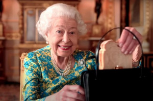 Ratu Elizabeth II Memulai Konser Platinum Jubilee dengan Paddington Bear