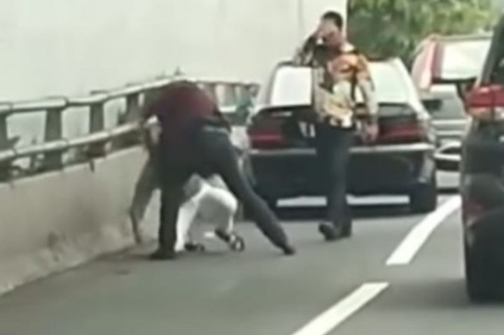 Penganiaya Pengendara Mobil di Tol Dalam Kota Jadi Tersangka