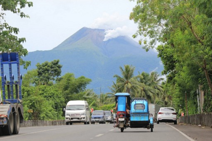 Gunung Berapi Bulusan di Filipina Semburkan Abu Vulkanik, Warga Dievakuasi