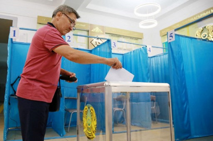 Warga Kazakhstan Ikuti Referendum Reformasi Konstitusi
