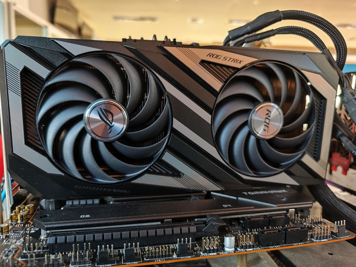 Menjajal Kartu Grafis Asus ROG Strix Radeon RX 6650 XT OC Edition