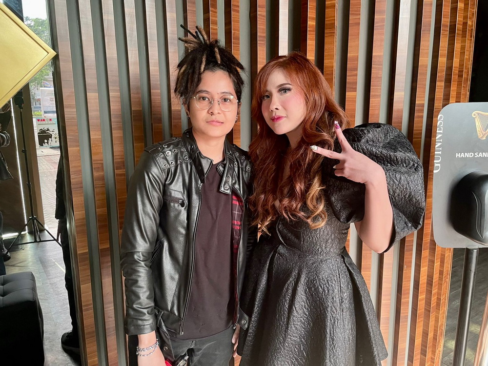 Mita The Virgin dan Angie Rey (Foto: dok. nagaswara)