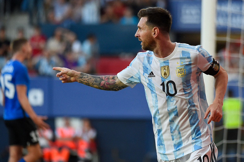 Argentina Gilas Entonia 5-0, Messi Borong Semua Gol