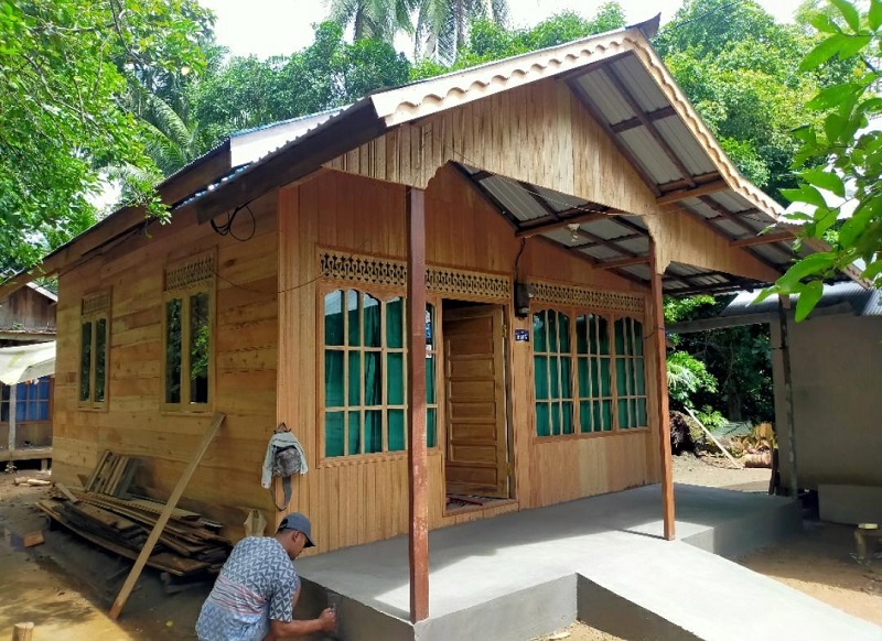 Bedah rumah di Kalimantan. Foto: Kementerian PUPR