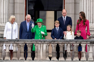 Kejutan untuk Rakyat Inggris, Ratu Elizabeth Hadir di Hari Terakhir <i>Platinum Jubilee</i>