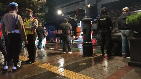 Senjata Api dan Benda Diduga Bom Gemparkan Warga Kota Bandung
