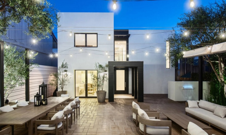 Populer Properti, Rumah Pink Dijual Rp201 Miliar hingga Kamar Tidur Lebih Terang