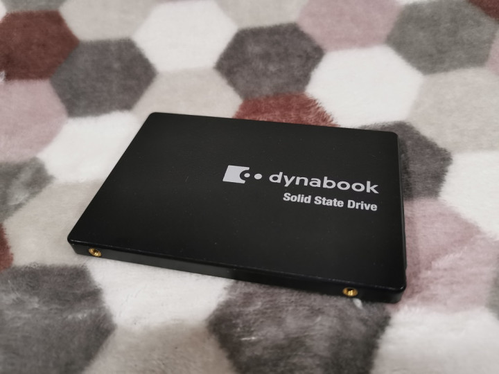 Dynabook AE100, SSD SATA Menarik