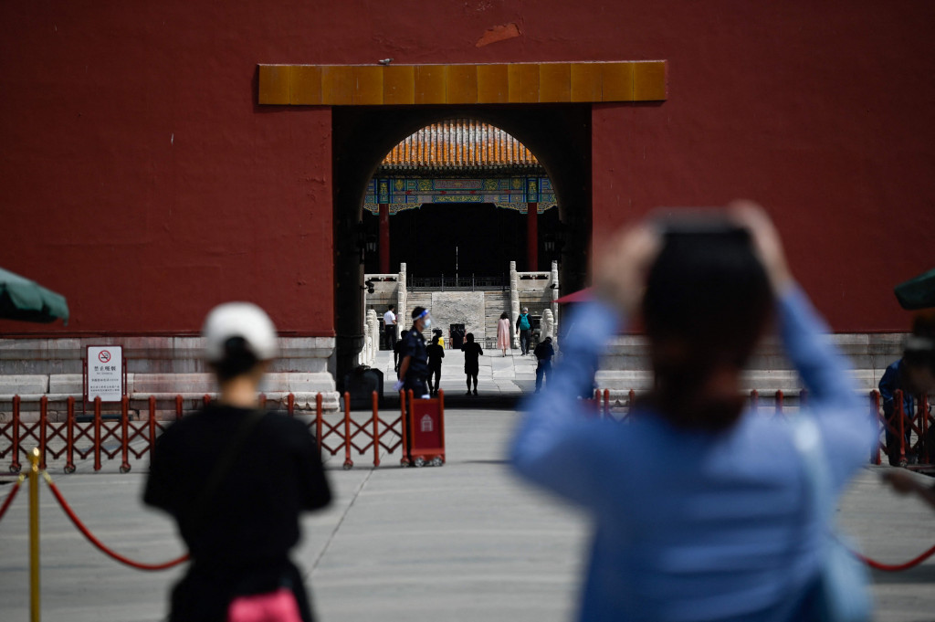 Pelonggaran Pembatasan Covid-19, Kota Terlarang di Beijing Kembali Dikunjungi Wisatawan
