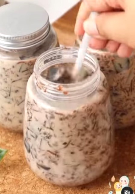 Sontek minuman yang bisa jadi primadona alias yang paling mantul di rumah kamu. (Foto: Dok. Instagram Resep Kue Sederhana/@komunitas_baking)