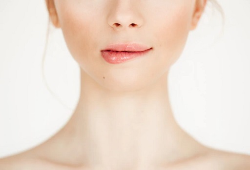 Kekurangan vitamin B dapat menyebabkan masalah kulit seperti bibir kering. (Foto: Ilustrasi. Dok. Freepik.com)