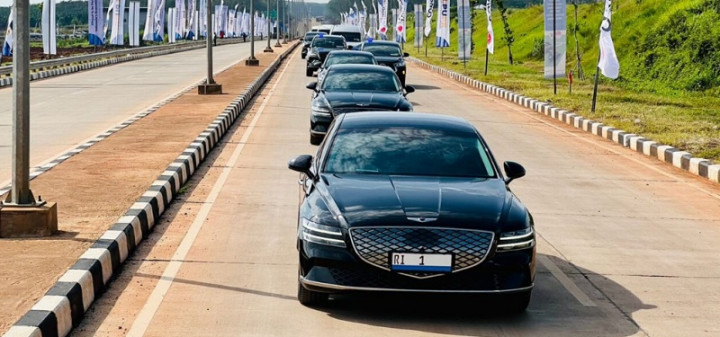 Jajal Mobil Listrik, Presiden: Halus Enggak Ada Suaranya