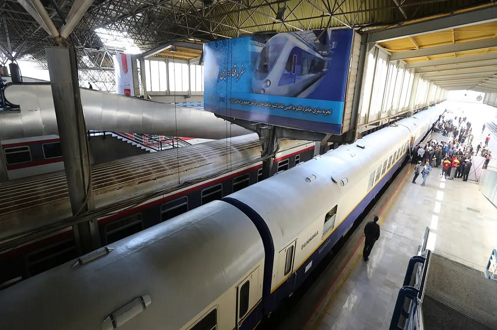 Pemandangan di salah satu stasiun kereta api di Teheran, Iran. (AFP)