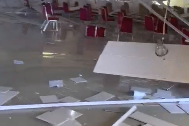 Tangkapan layar video kondisi gedung PKK usai gempa magnitudo 5,8 di Mamuju, Sulawesi Barat. ANTARA/HO/dokumentasi.
