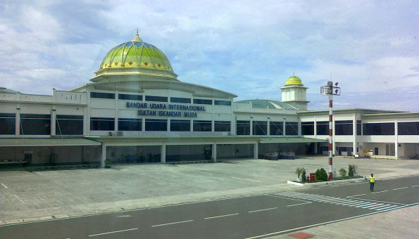 Bandara Sultan Iskandar Muda, Banda Aceh. Lampost