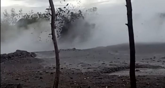 Semburan Lumpur di Timor Leste, Hanya 300 Meter dari Wilayah RI