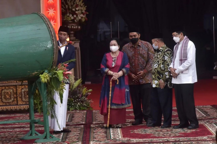 Potret Jokowi Resmikan Masjid At-Taufiq di Lenteng Agung Jaksel