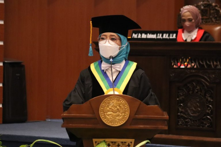 Kembangkan Obat Malaria dari Tanaman Herbal, Aty Dikukuhkan Sebagai Guru Besar di Unair