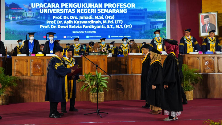 Kukuhkan 3 Profesor Baru, Rektor: Perkuat Pilar Unnes Sebagai Rumah Ilmu Pengembang Peradaban