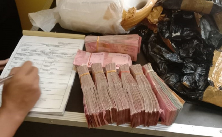 Calon Haji Asal Tulungagung Kedapatan Bawa Uang Tunai Rp150 Juta