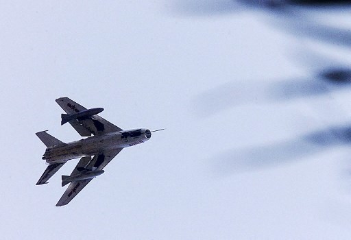 Jet Tempur Tiongkok Jatuh dan Hantam Rumah Warga, 1 Orang Tewas