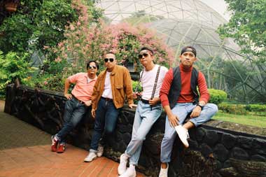 Rayakan Album Mereka Bilang Kita Terjebak Bersama, The Rain Gelar Tur