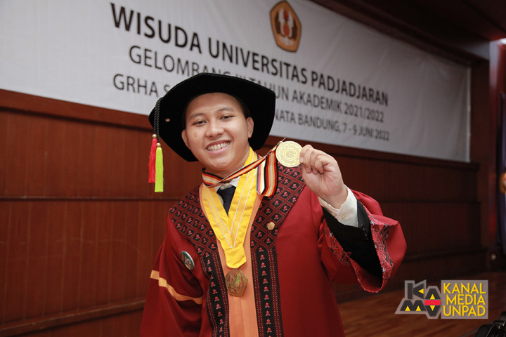 Lulus IPK 3,96 dalam 3,5 Tahun, Ini Resep Teguh Wisudawan Terbaik Unpad