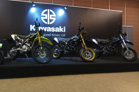 2 Jagoan Motor Dual-Sport Kawasaki Mengaspal