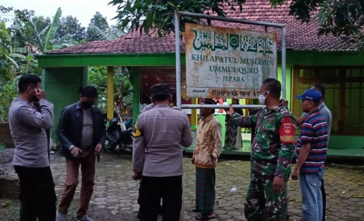 Plang Khilafatul Muslimin Jepara Dicopot