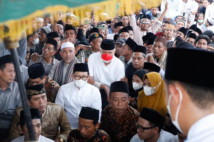 Ganjar Kenang Sosok Mbah Dim Ulama yang Menyejukkan