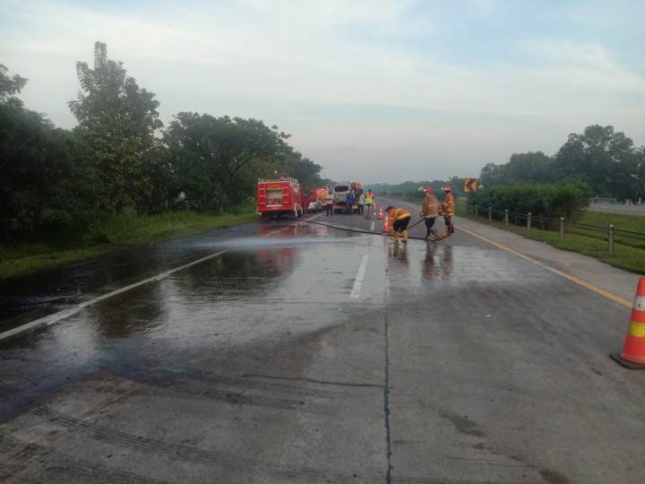 Kebakaran Mobil di Tol Cipali, 3 Orang Tewas