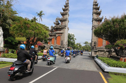 Pengguna Vespa Seluruh Dunia Berpesta Di Bali