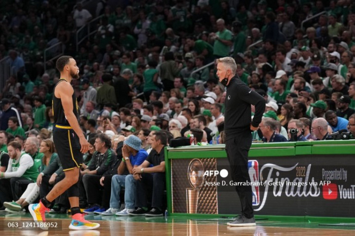 Curry Banjir Pujian Usai Bawa Warriors Imbangi Celtics