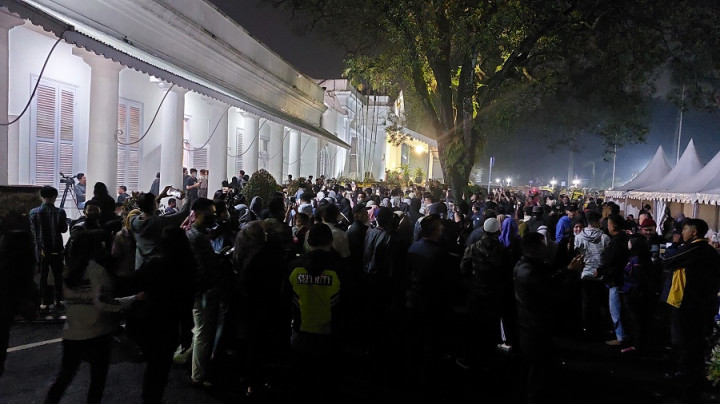 Jelang Dini Hari, Petakziah Masih Padati Gedung Pakuan