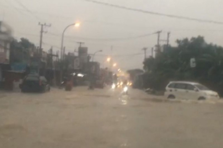 Banjir Rendam Sejumlah Wilayah di Mamuju Sulbar