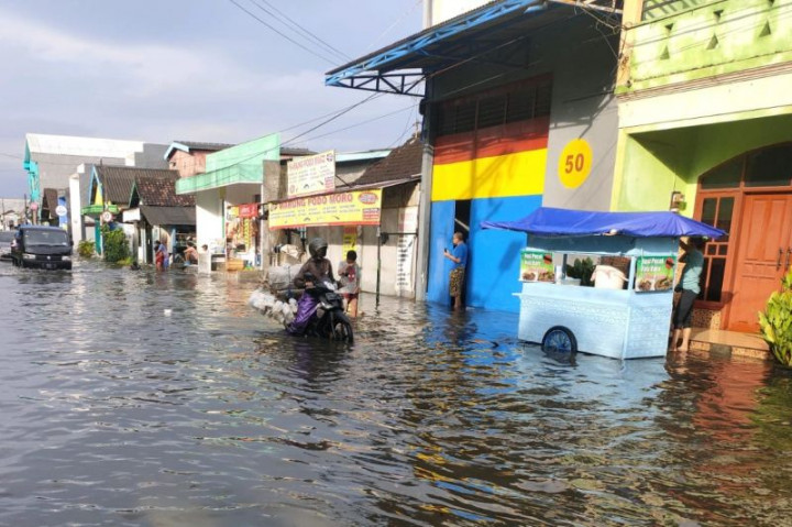Hujan Deras, 2 Kecamatan di Surabaya Dikepung Banjir