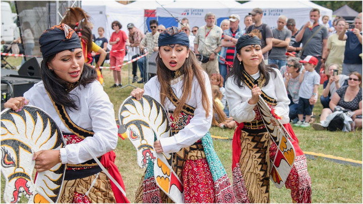 Jathilan Dance Enlivened Festival of Embassies in Prague