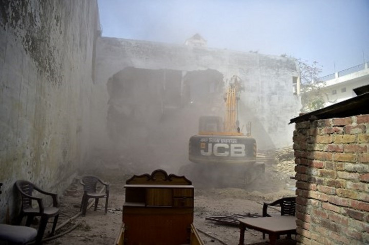 Mahasiswa JNU Berdemo Mengecam Penghancuran Rumah Muslim India