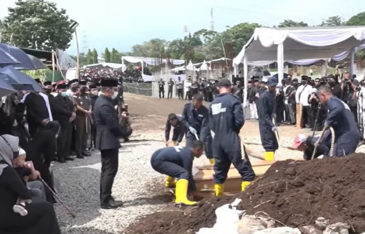 Eril Dimakamkan Pakai Peti Mati, Apa Hukumnya Menurut Islam?