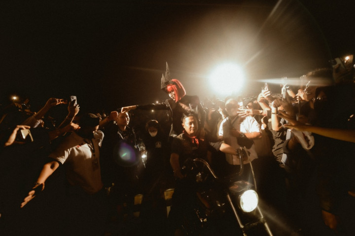 LEXICONCERT Live on Tour Bandung, Pertunjukan <i>Homecoming</i> Isyana Sarasvati