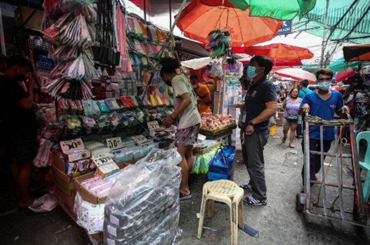 Menteri dan Gubernur Filipina Bersitegang atas Kebijakan Masker