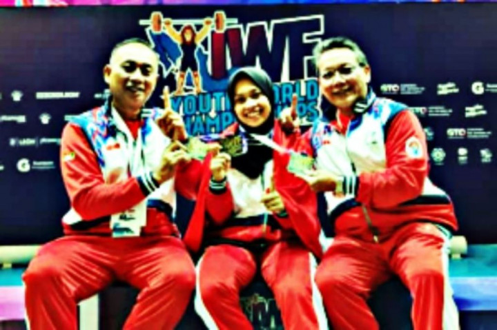 Luluk Diana Sabet Gelar Juara Dunia Angkat Besi Remaja IWF 2022 di Meksiko