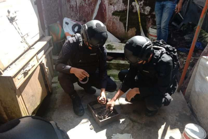 Jihandak Polda Jateng Ledakkan Granat Temuan Warga Temanggung di Rumahnya
